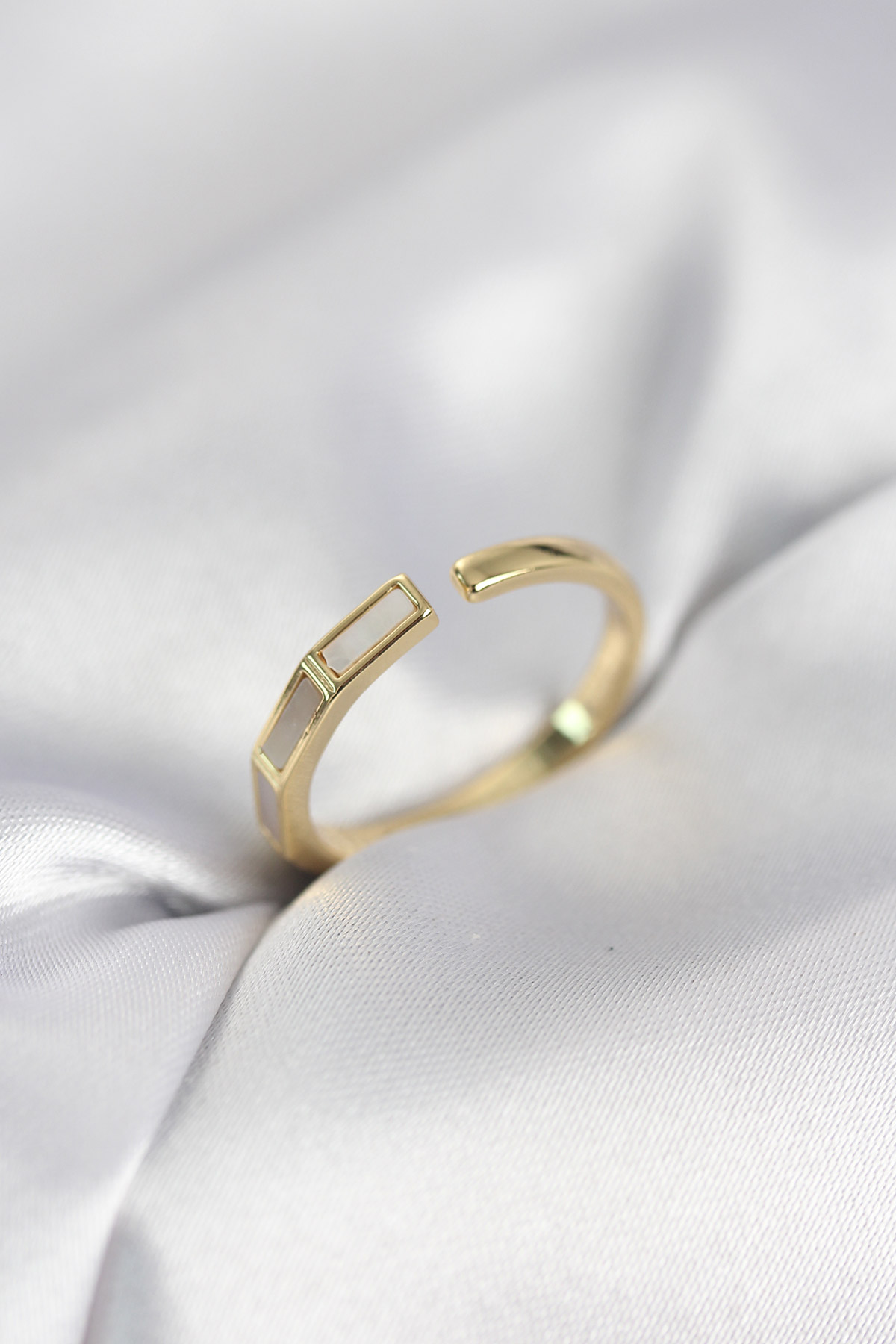 Gold Renk Sedefli Çubuk Model Kadın Yüzük