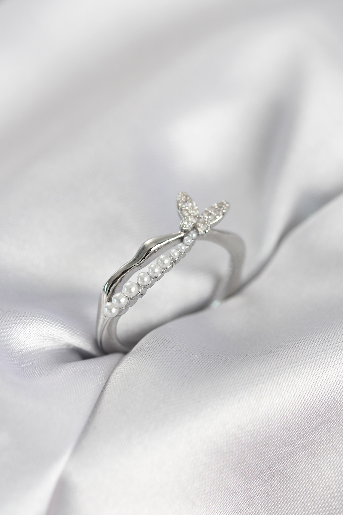 Gümüş Renk Kuyruklu Kelebek Model İncili Kadın Yüzük