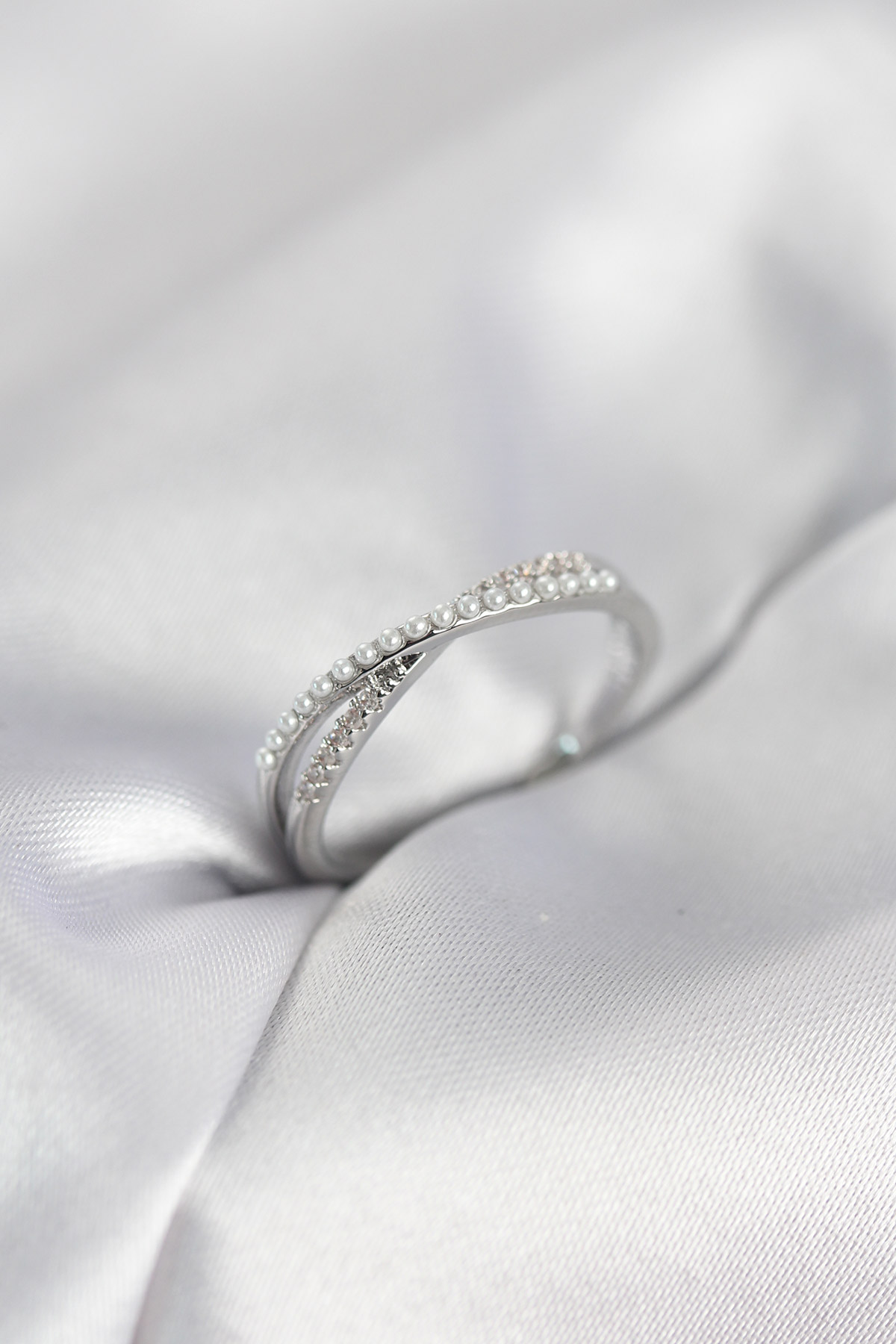 İncili ve Zirkon Taşlı Gümüş Renk Kadın Yüzük