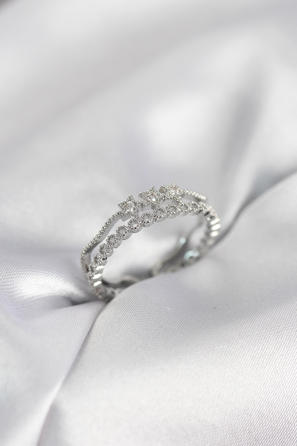 Gümüş Renk Minimal Yıldızlı Model Kadın Yüzük