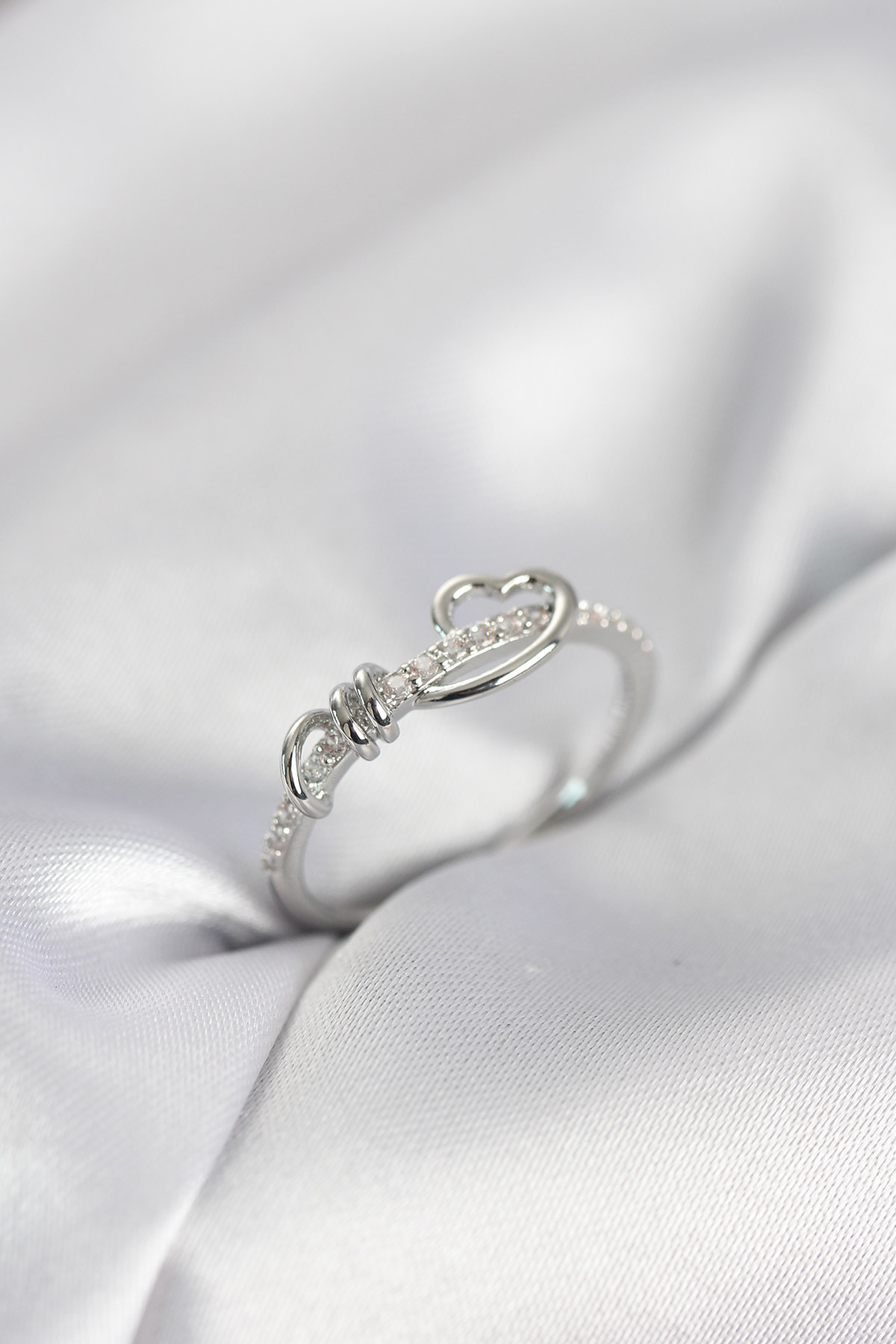 Sarmal Kalp Model Zirkon Taşlı Gümüş Renk Kadın Yüzük