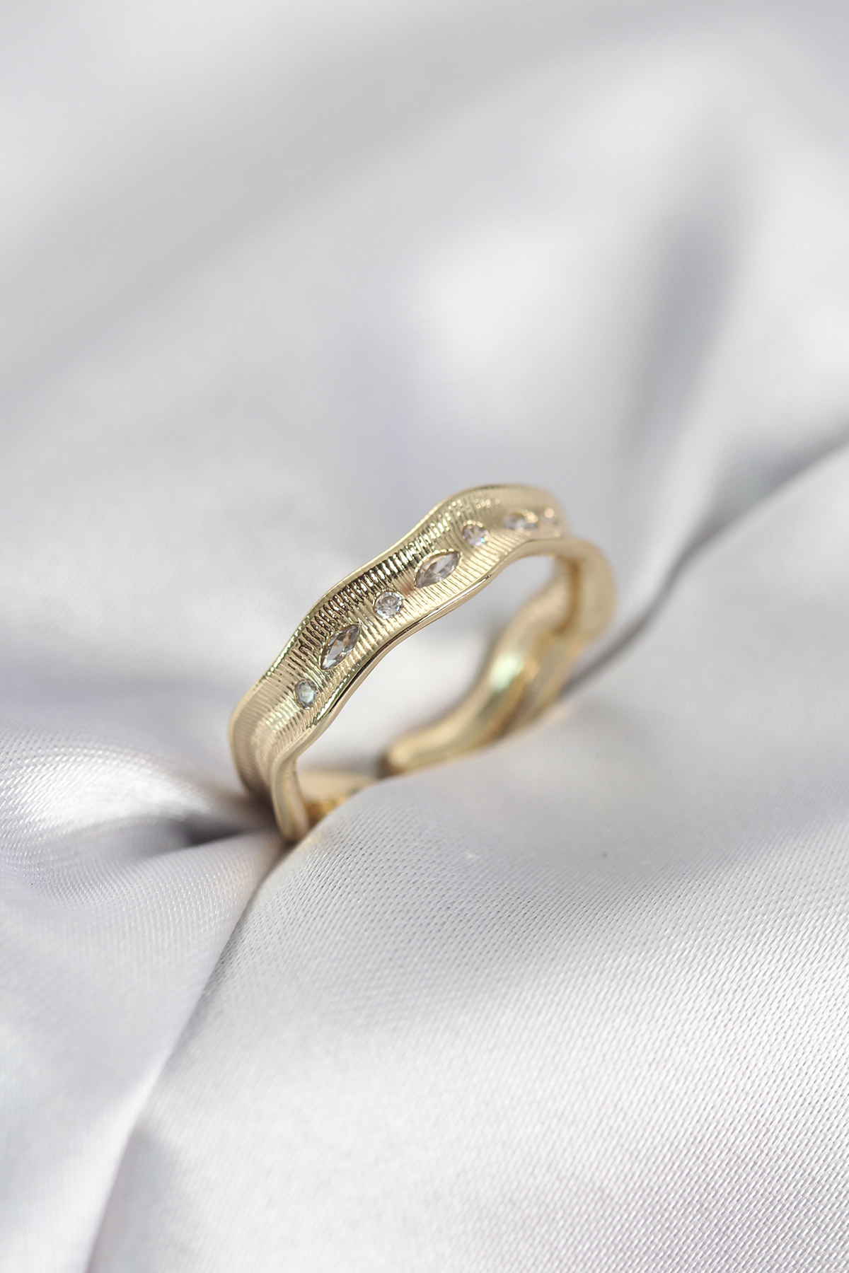 Gold Renk Su Damlası Model Zirkon Taşlı Kadın Yüzük