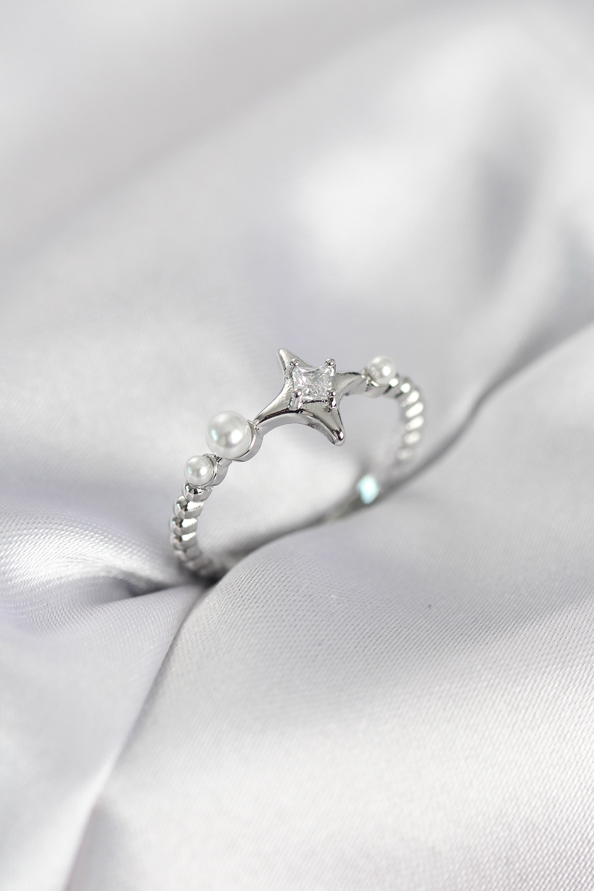 Minimal Kutup Yıldızı Model Zirkon Taşlı Gümüş Renk Kadın Yüzük