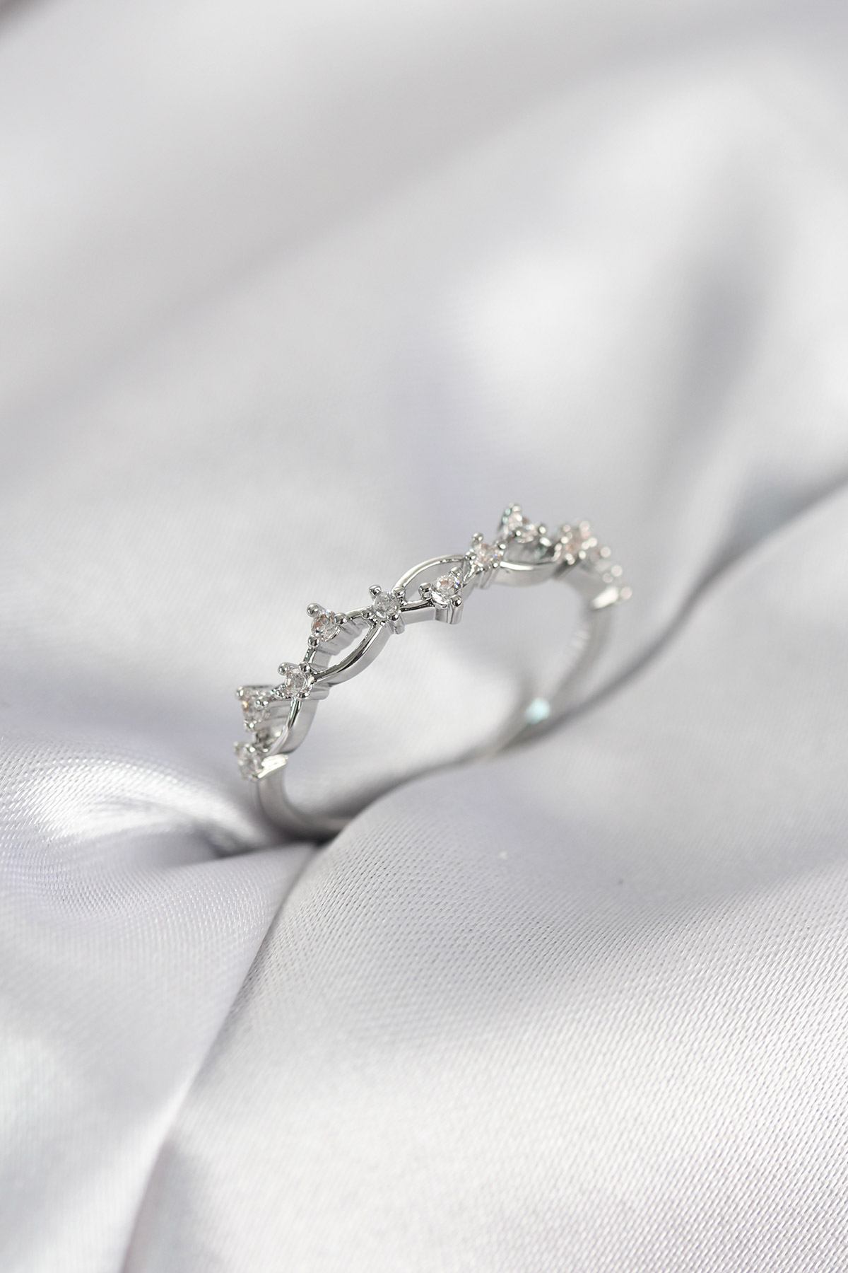 Zirkon Taşlı Pirinç Gümüş Renk Kadın Yüzük