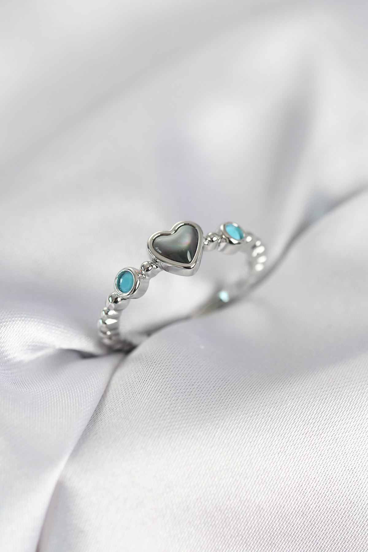 Gümüş Renk Hematit Taşlı Kadın Yüzük