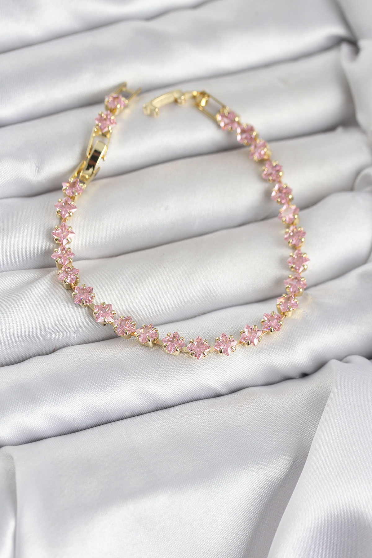Pembe Kare Zirkon Taşlı Gold Renk Pirinç Su Yolu Kadın Bileklik