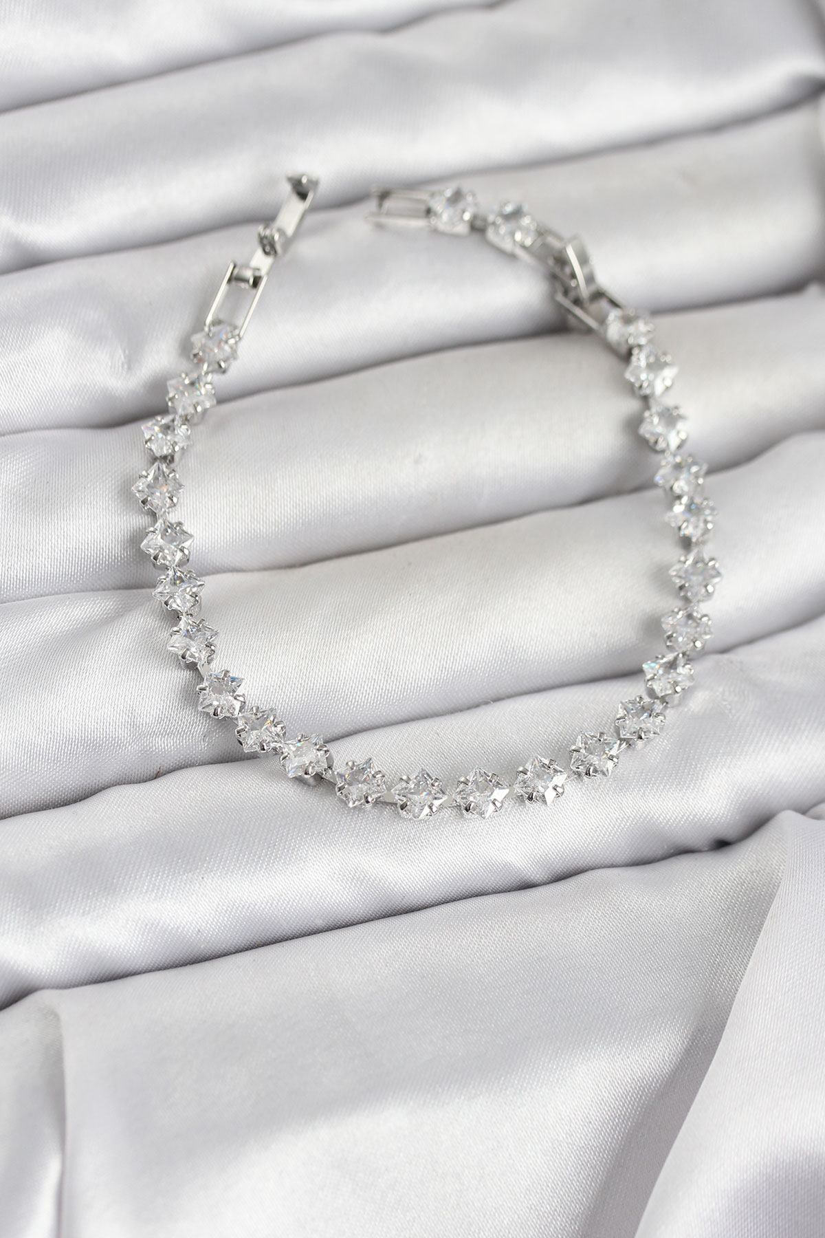 Kare Zirkon Taşlı Gümüş Renk Pirinç Su Yolu Kadın Bileklik