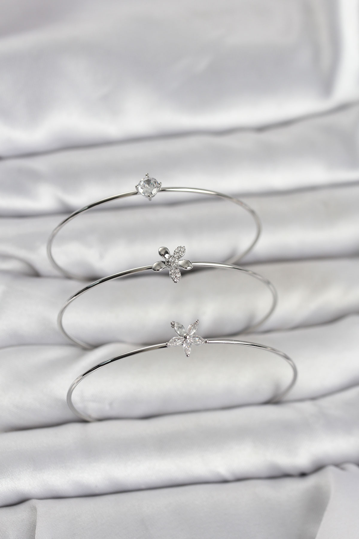 Gümüş Renk Zirkon Taşlı Pirinç 3'lü Kadın Bileklik Kombini