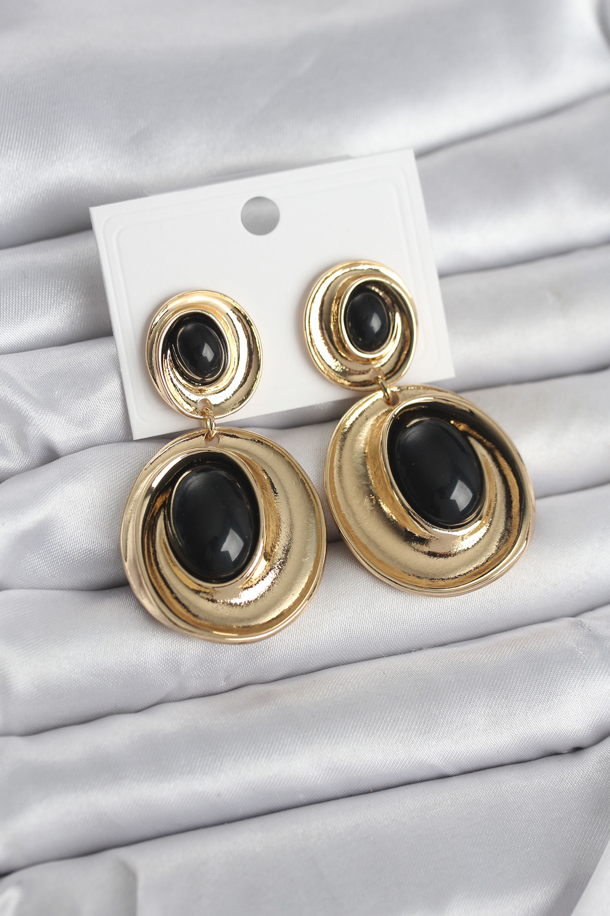 Siyah Sallantılı Damla Model Gold Renk Vintage Kadın Küpe