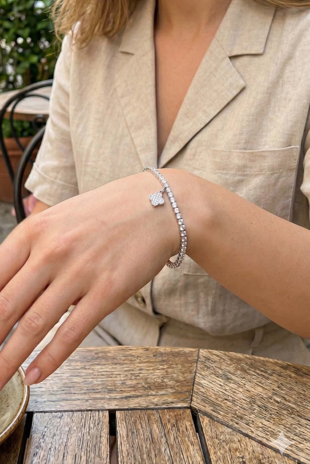 Yonca Model Zirkon Taşlı Gümüş Renk Asansörlü Su Yolu Bileklik