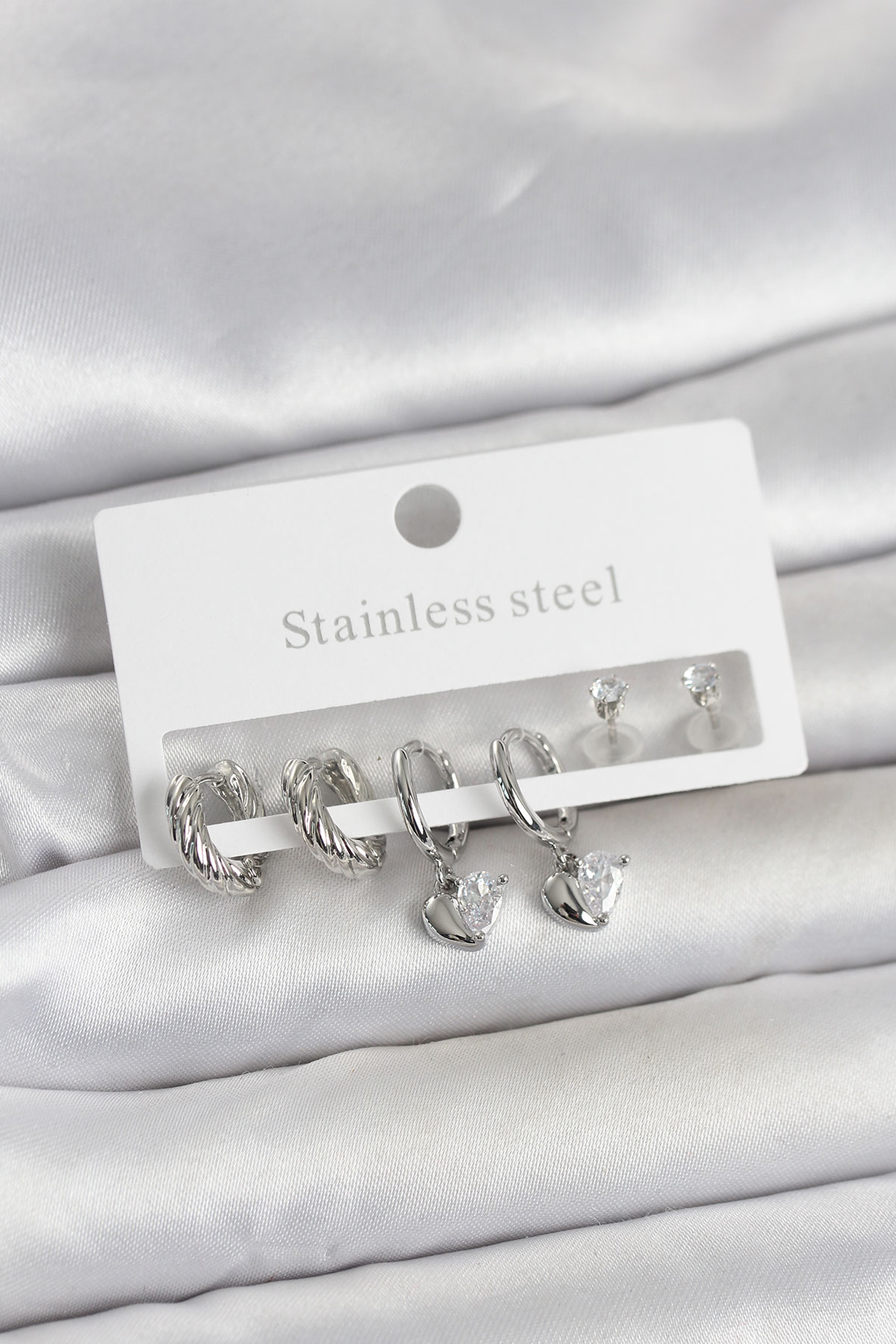 316L Çelik Gümüş Renk Kalp Detaylı Kadın Küpe Seti