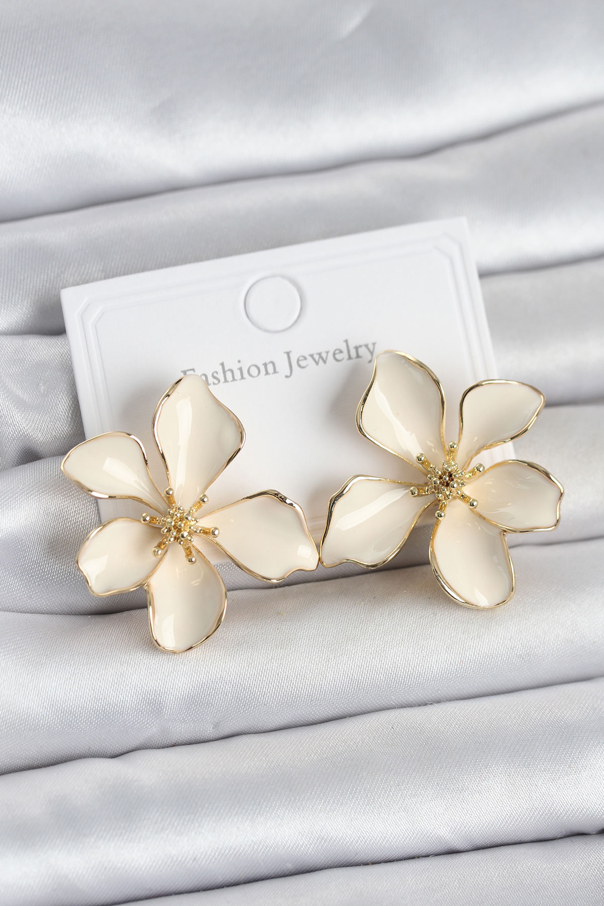 Krem Mineli Çiçek Model Pirinç Kadın Küpe