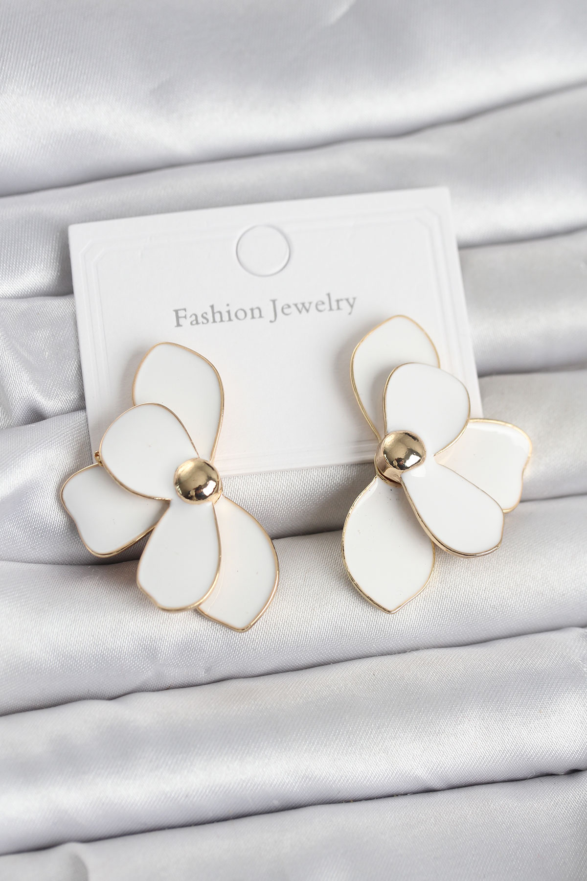 Beyaz Mineli Lotus Model Pirinç Kadın Küpe