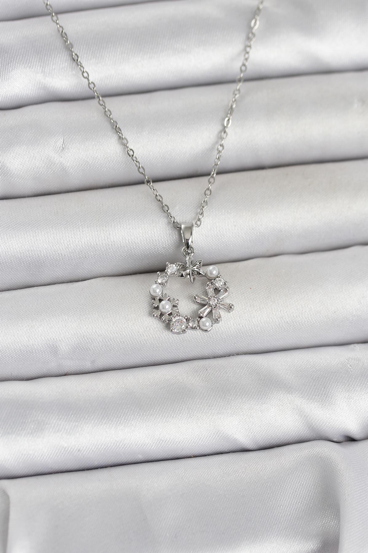 316L Çelik Zincir Gümüş Renk İncili Çiçek Model Kadın Koyle