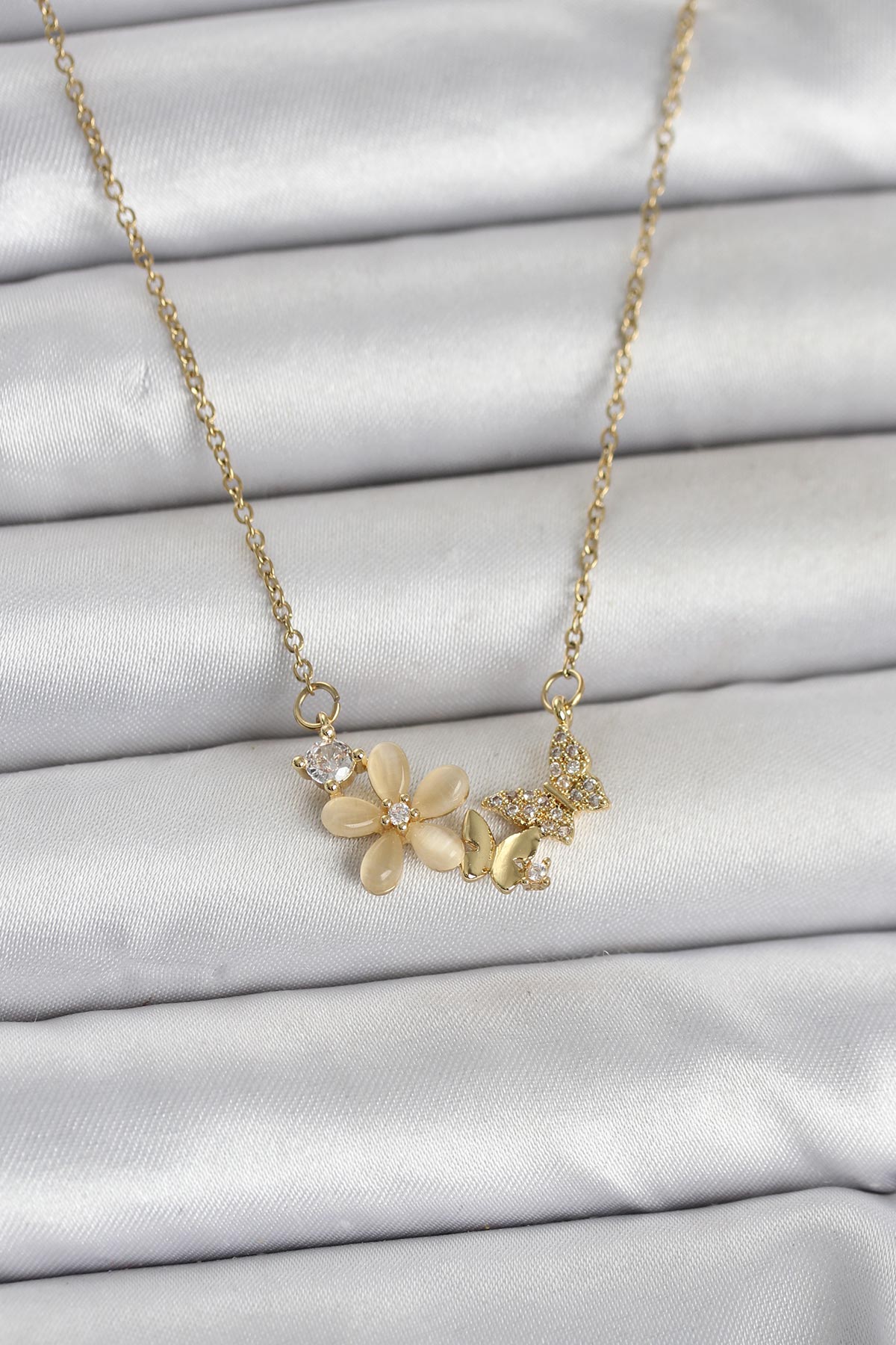 316L Çelik Zincir Gold Renk Çiçek ve Kelebek Model Kadın Kolye
