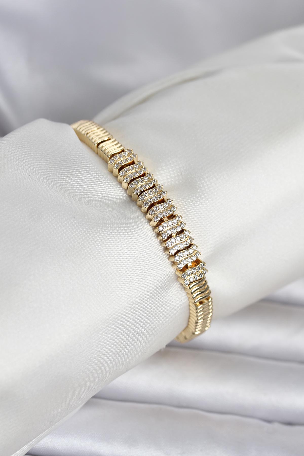 Pirinç Gold Renk Zirkon Taşlı Kadın Bileklik