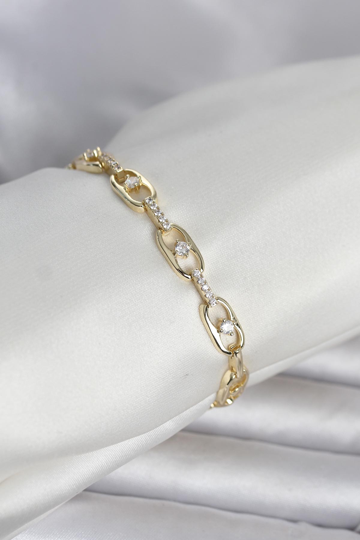 Pirinç Gold Renk Zirkon Taşlı Kadın Bileklik