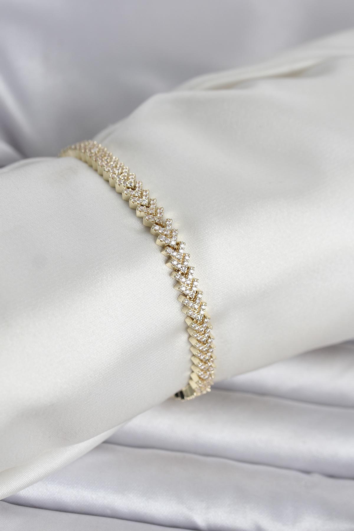 Pirinç Gold Renk Zirkon Taşlı Çavuş Model Kadın Bileklik