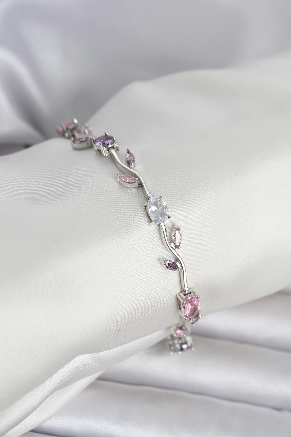 Pirinç Gümüş Renk Çiçek Sarmaşık Model Kadın Bileklik