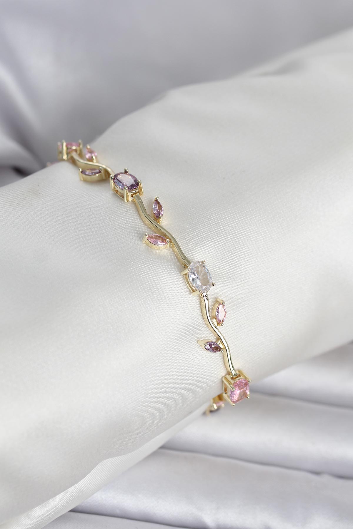 Pirinç Gold Renk Çiçek Sarmaşık Model Kadın Bileklik