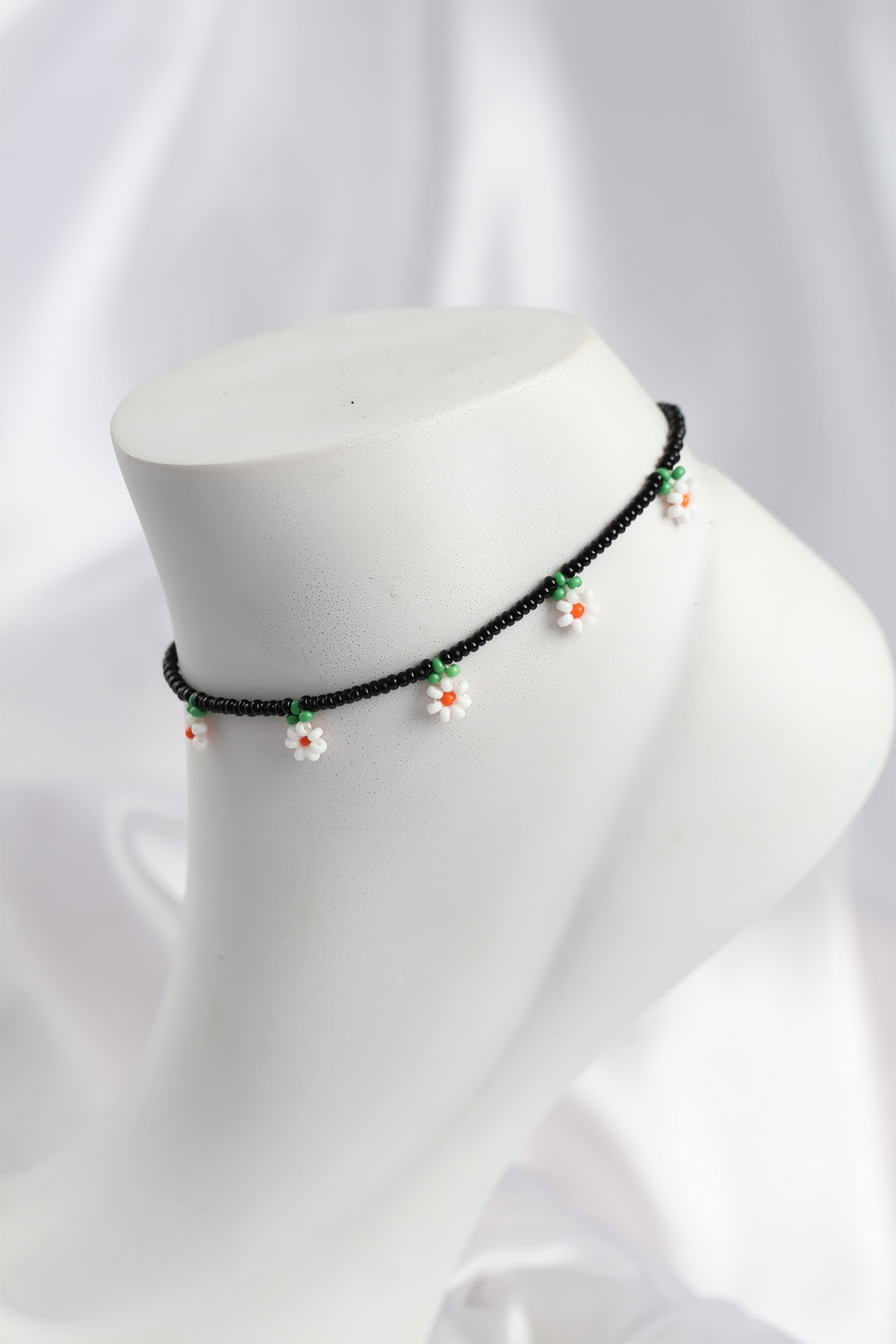 Siyah Renk Boncuklu Papatya Motifli Halhal