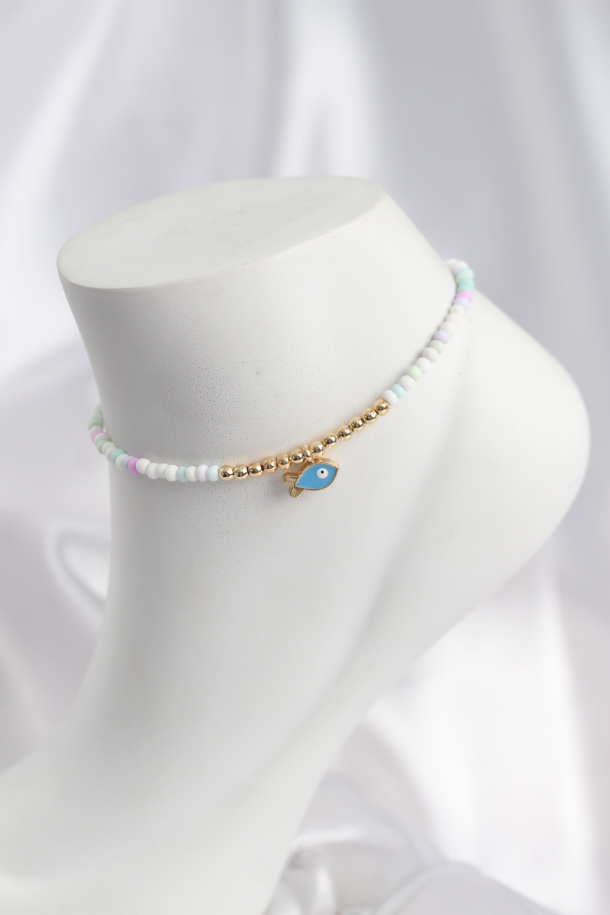 Beyaz ve Karışık Renk Boncuklu Balık Figürlü Halhal