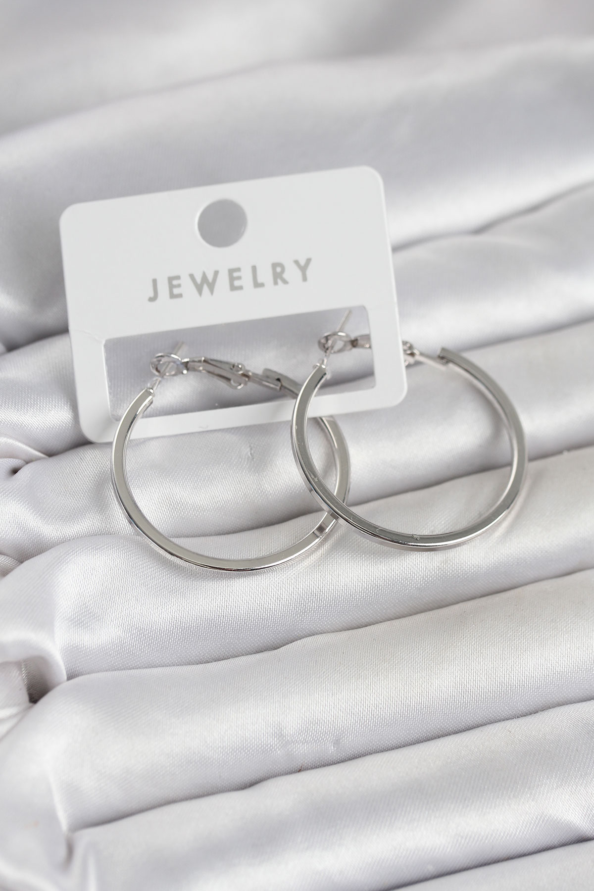 Gümüş Renk Pirinç Köşeli Kenar Halka 32 mm Kadın Küpe