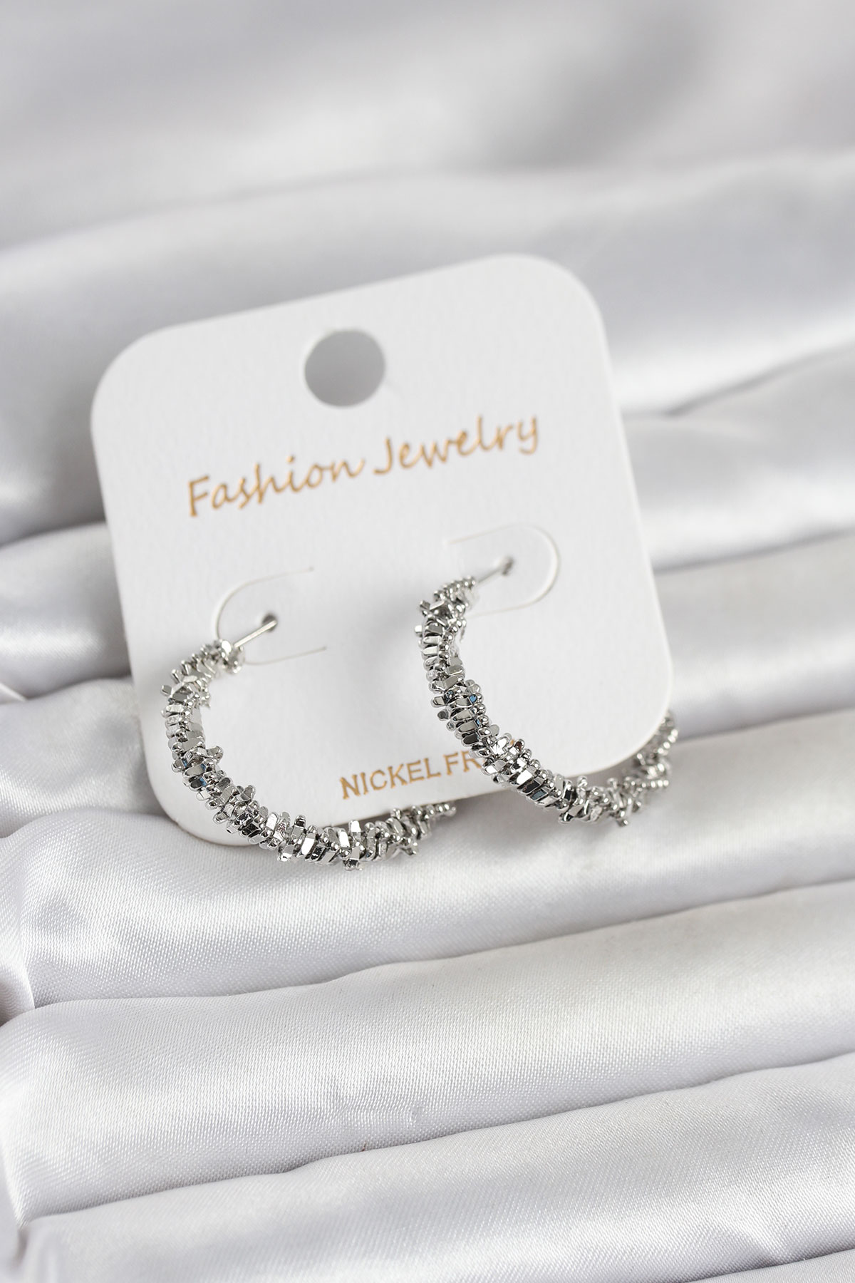 Gümüş Renk Pirinç Tırtık Model Kadın Küpe