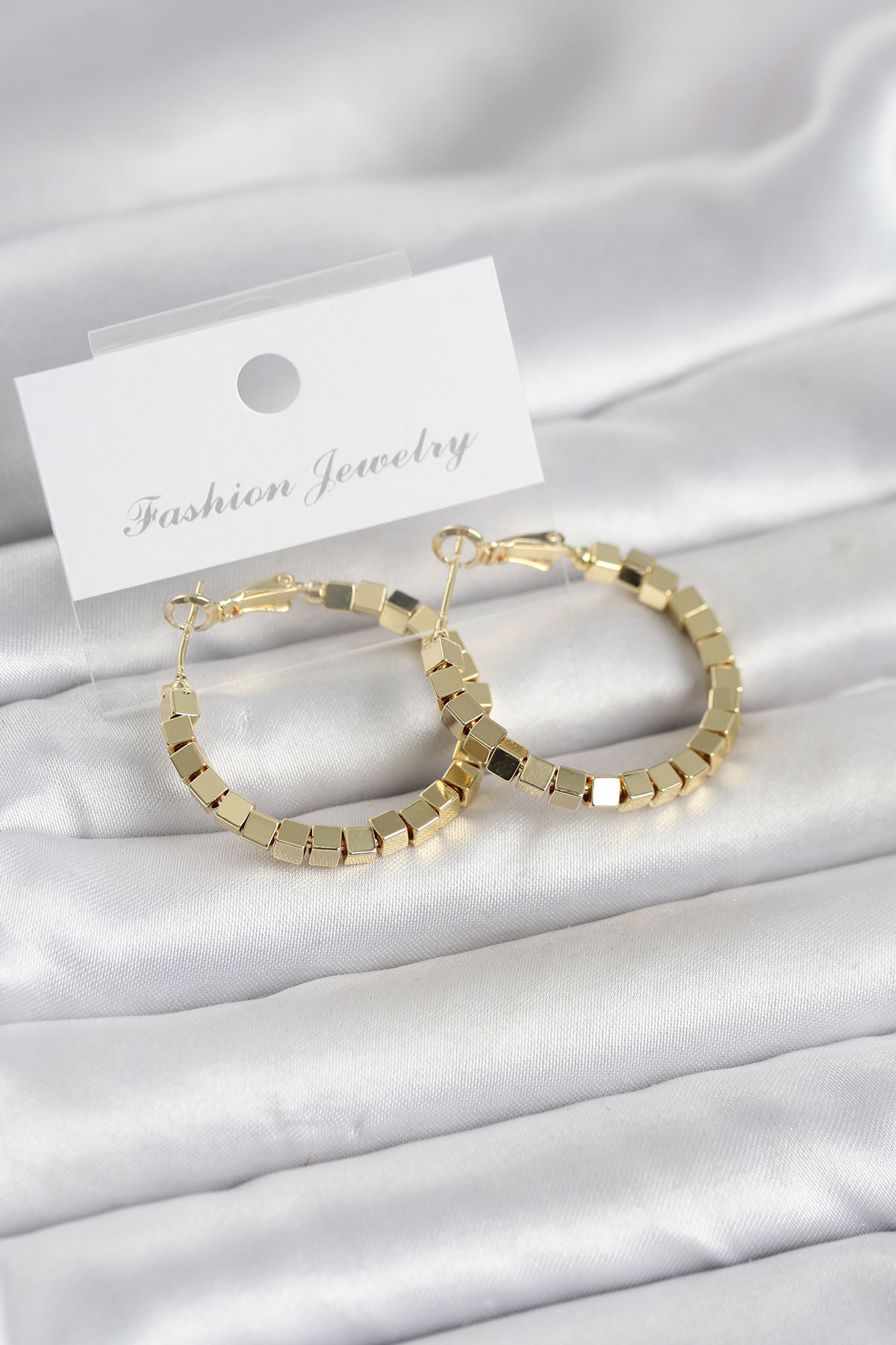 Pirinç Gold Renk Kare Halka Model Kadın Küpe