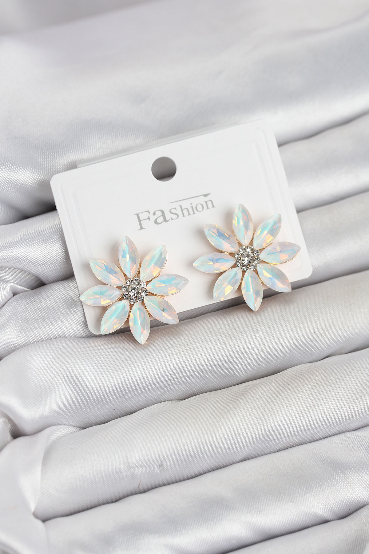 Shekka Beyaz Renk Kristal Taşlı Lotus Çiçek Model Kadın Küpe