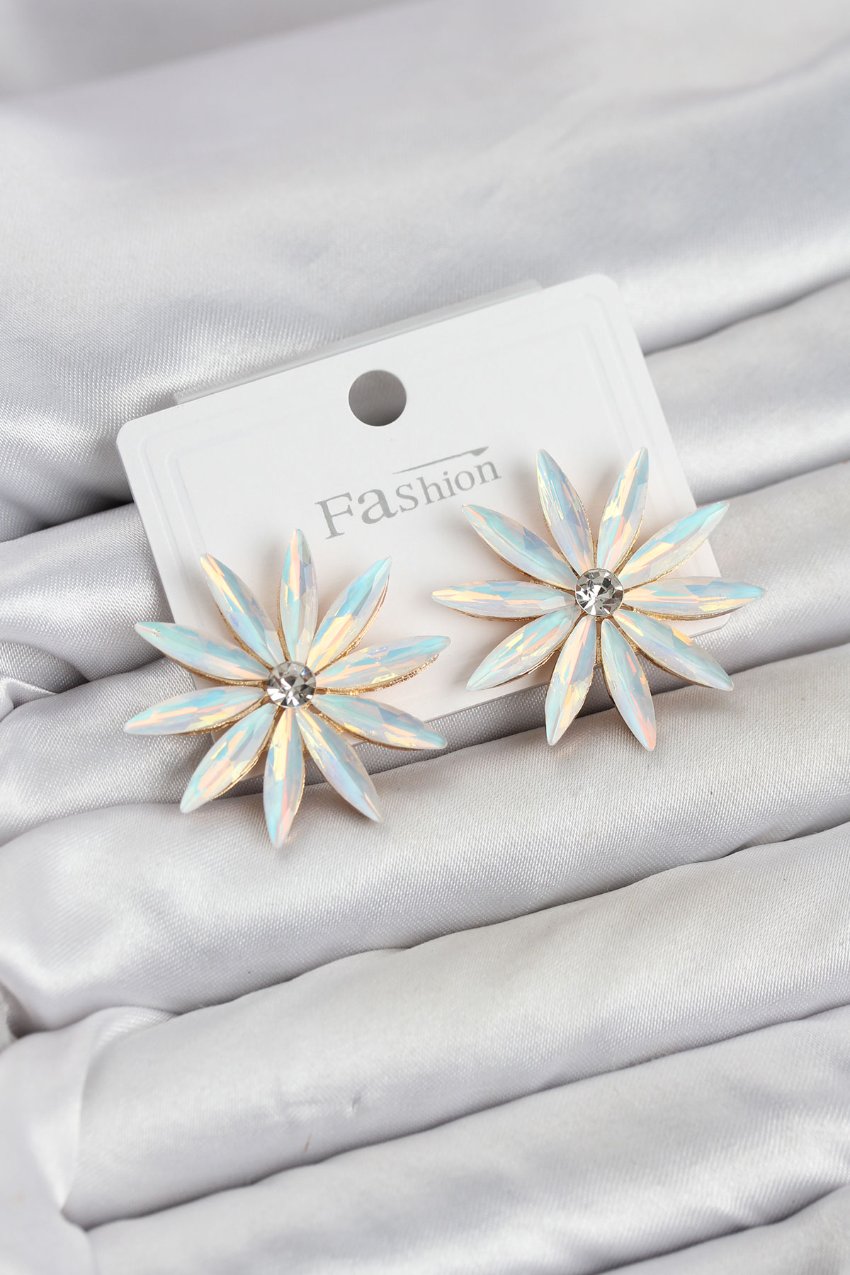 Shekka Beyaz Renk Kristal Taşlı Lotus Model Kadın Küpe