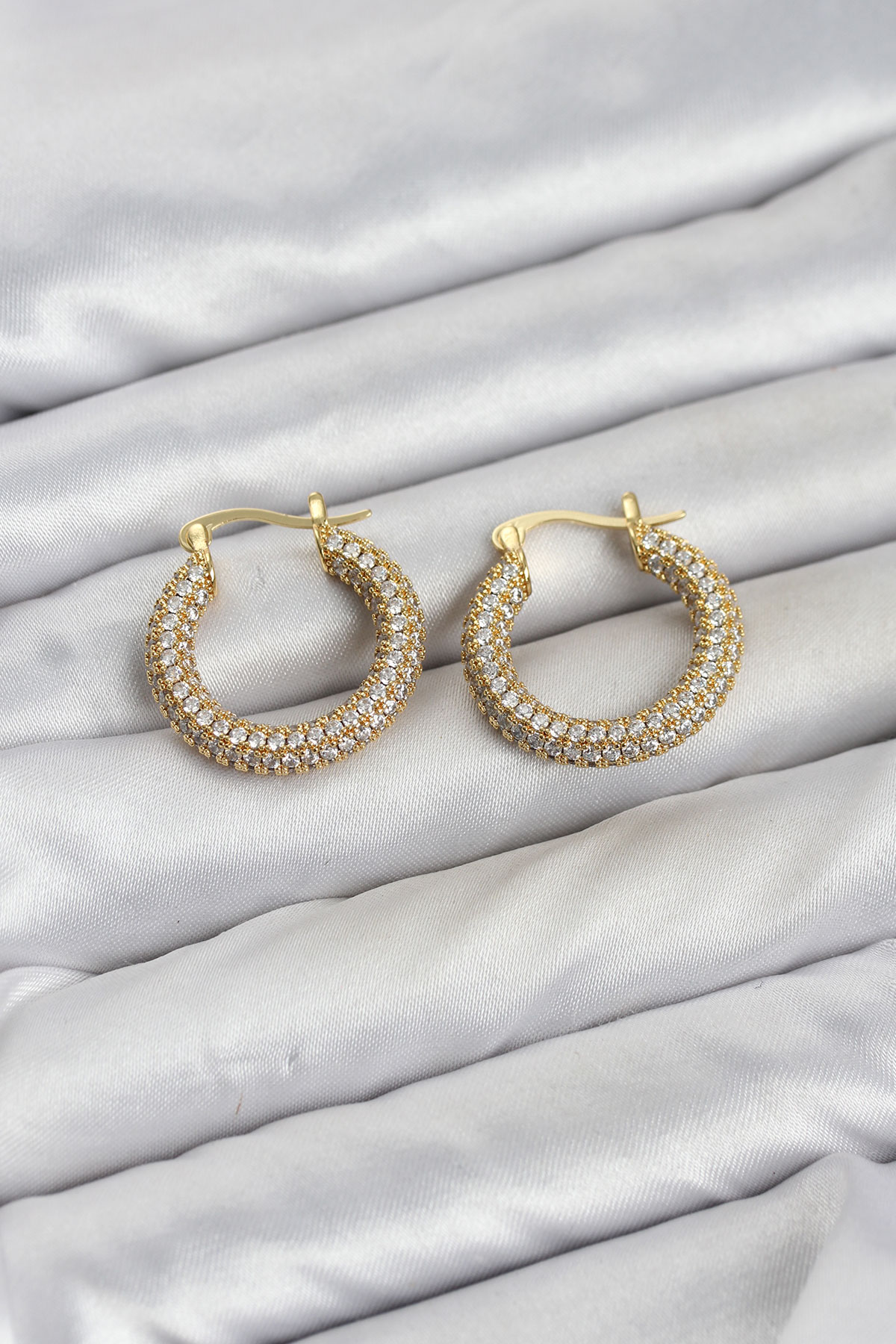 Shekka Gold Renk Full Zirkon Taşlı Halka Kadın Küpe — görsel 2