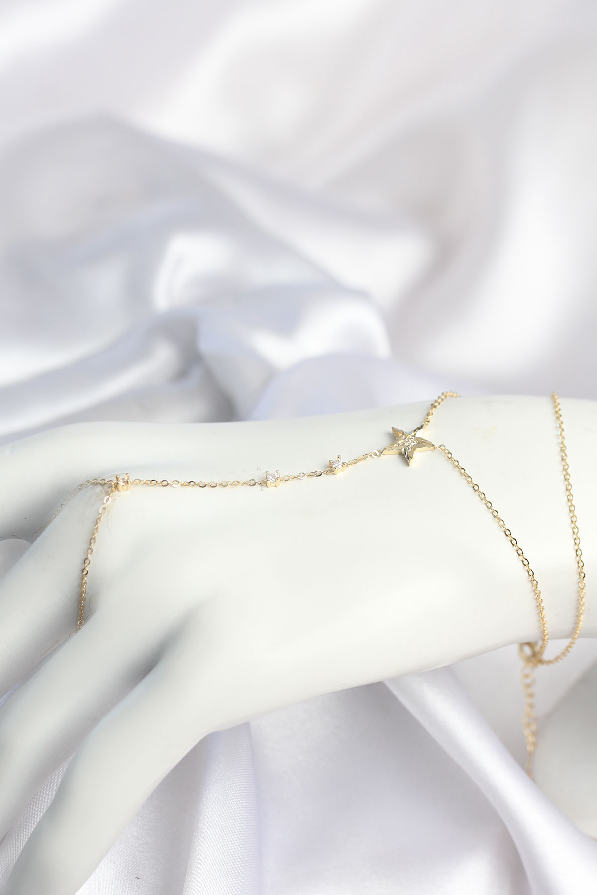 Shekka Gold Renk Yıldız Model Pirinç Kadın Şahmeran