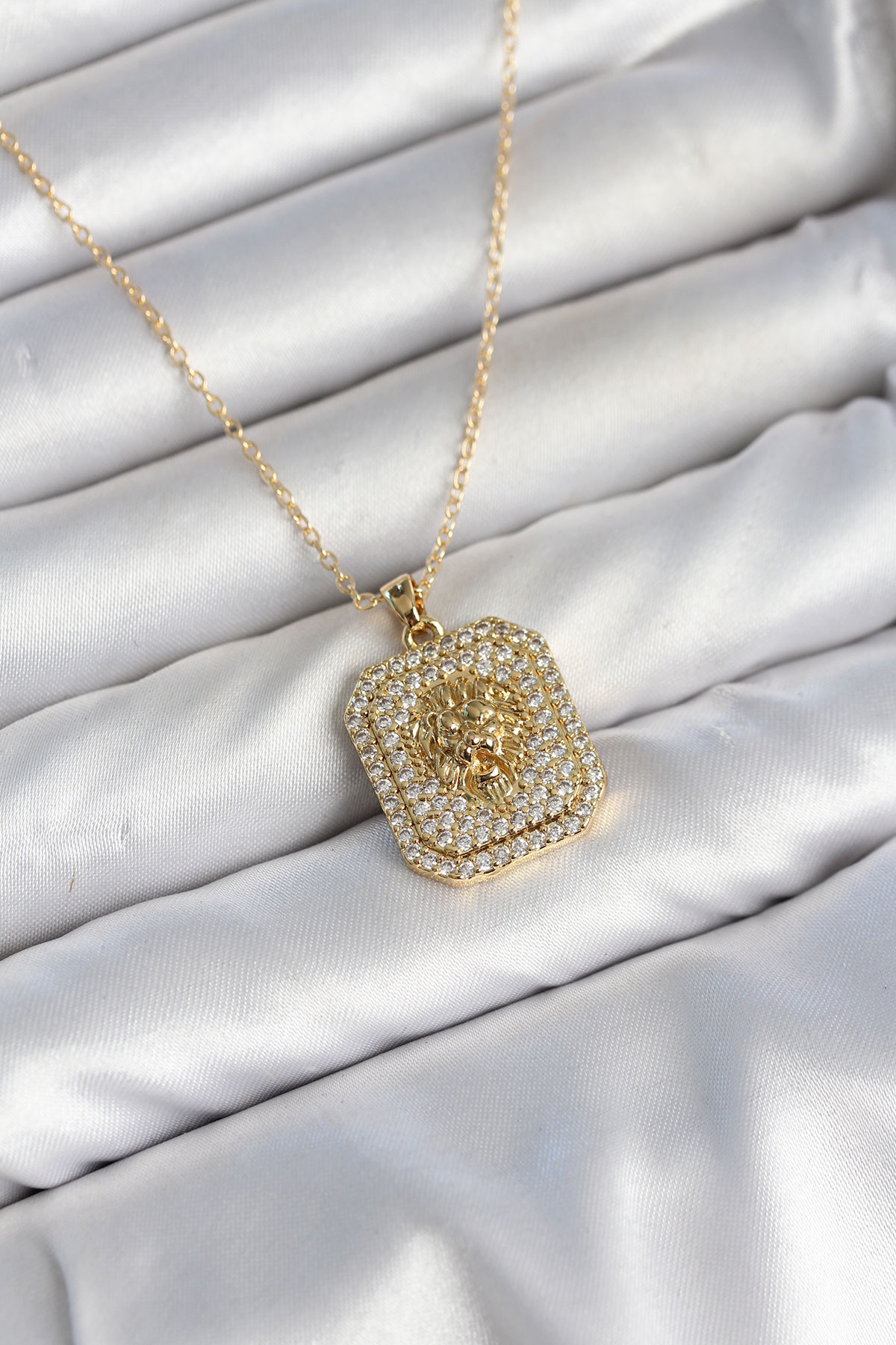 Shekka 316L Çelik Zincir Gold Aslan Madalyon Model Zirkon Taşlı Kadın Kolye