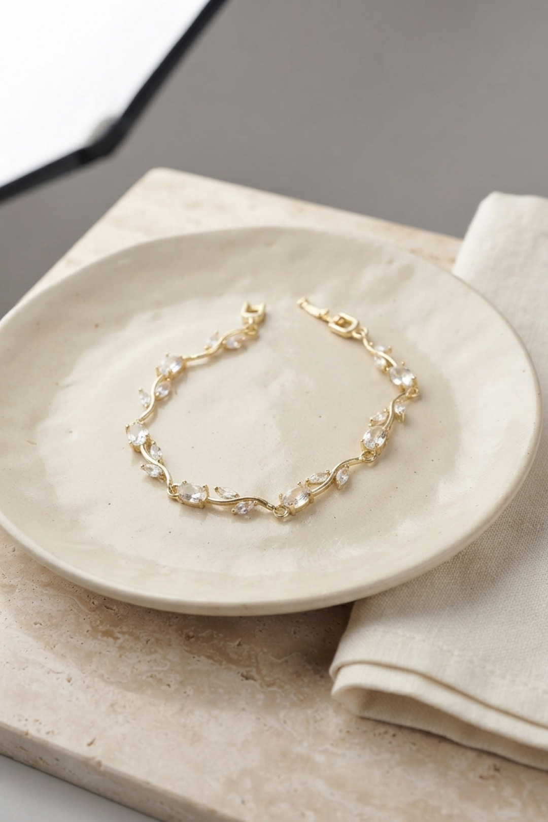 Brass Gold Color Zircon Stone Flower Model Women's Bracelet