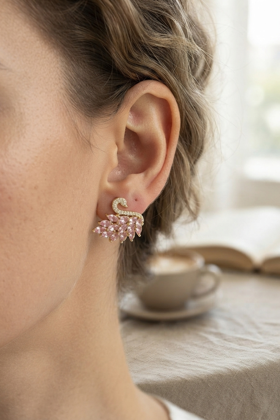 Shekka Pembe Zirkon Taşlı Gold Swan Kuğu Model Kadın Küpe — görsel 1