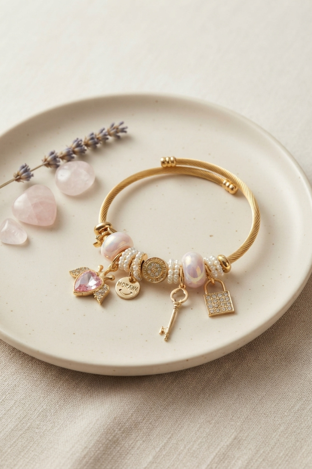 Pembe Kalp Model Gold Renk Charmlı Bileklik