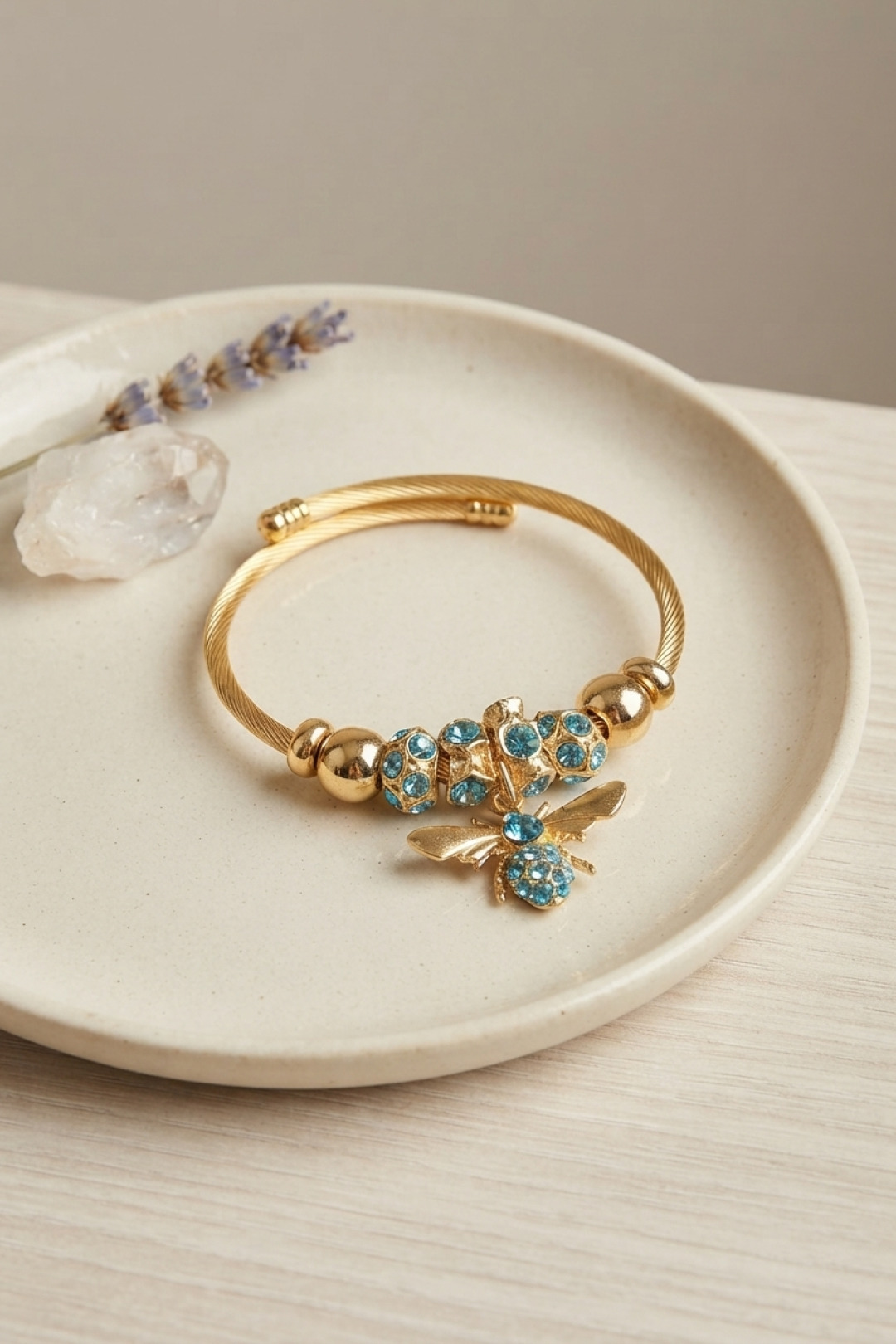 Mavi Arı Model Gold Renk Charm Bileklik