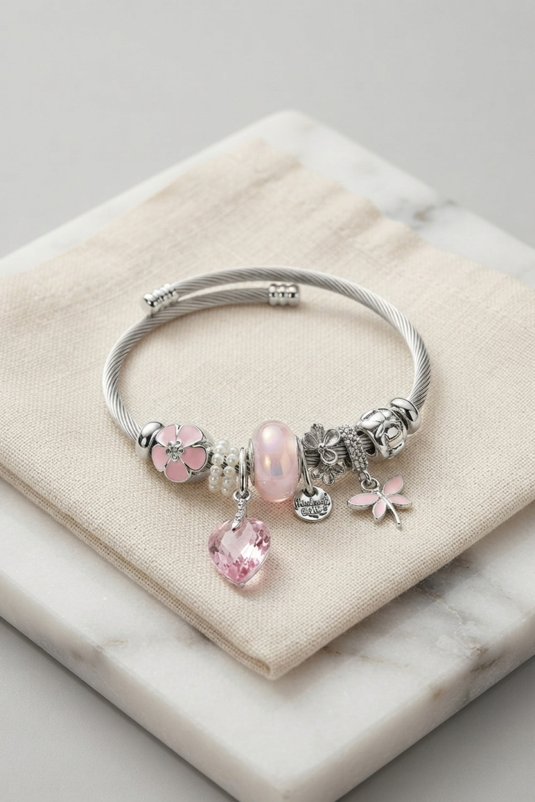 Pembe Kristal Kalp Charmlı Gümüş Renk Bileklik