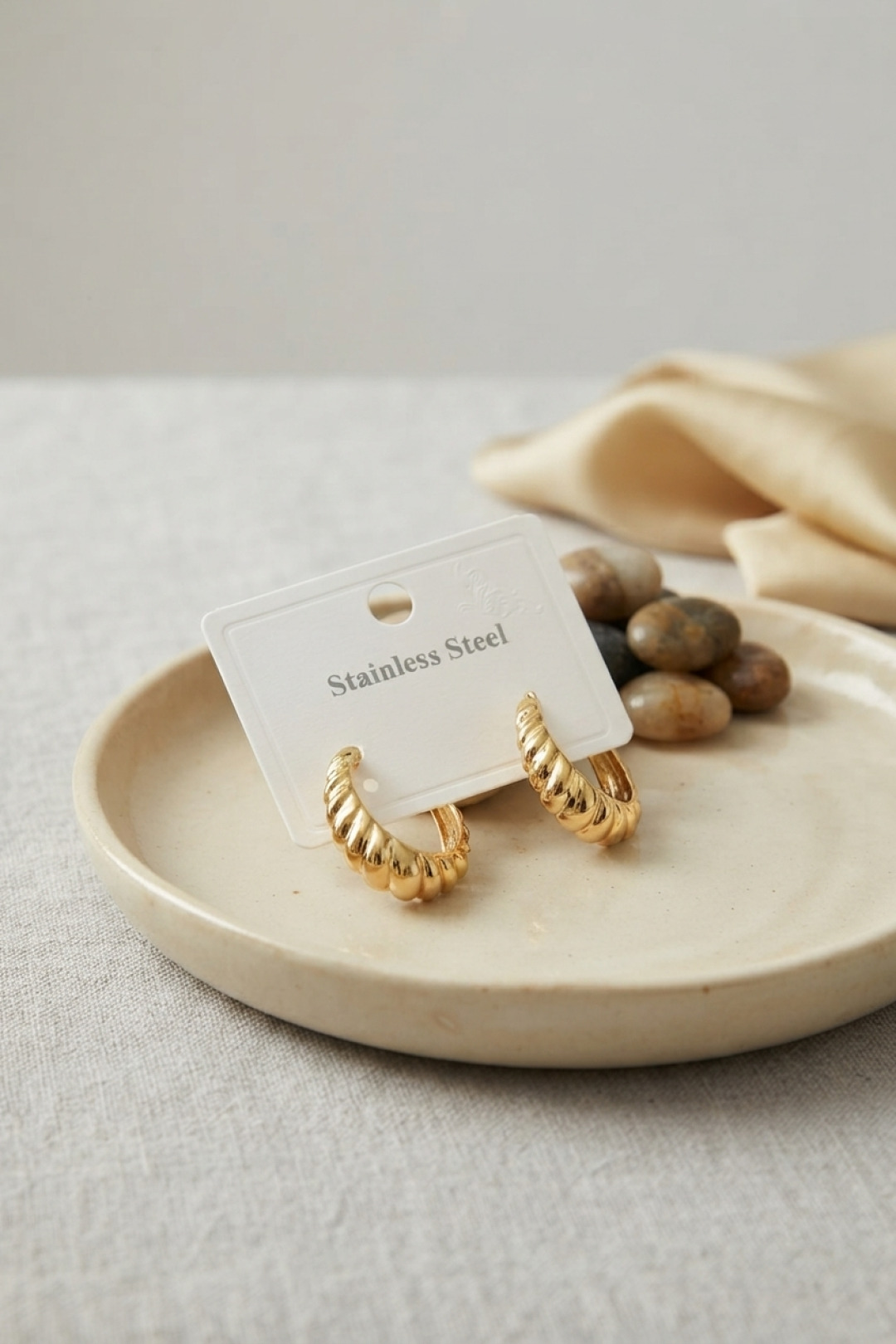 316L Çelik Gold Renk Kıvrımlı Halka Model Küpe