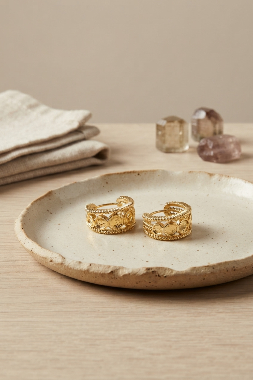 316L Çelik Gold Renk Para Figürlü Kenarları İşlemeli Küpe