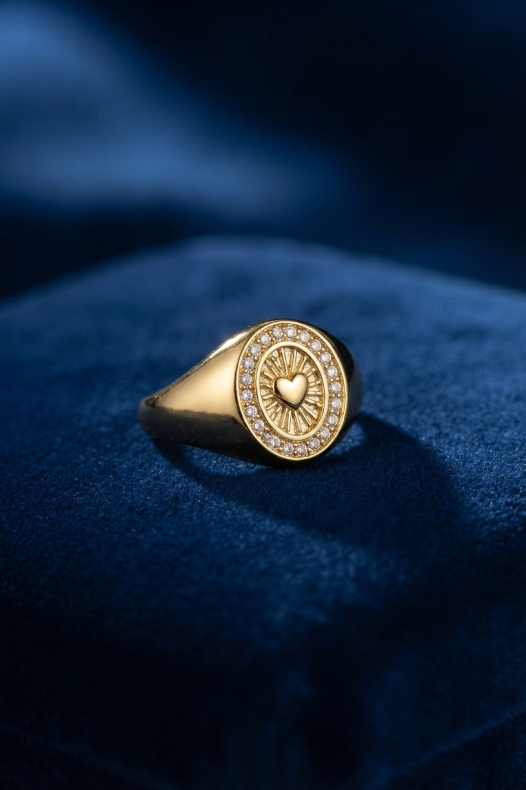 Zirkon Taşlı Kalp Detaylı Gold Renk Kadın Yüzük