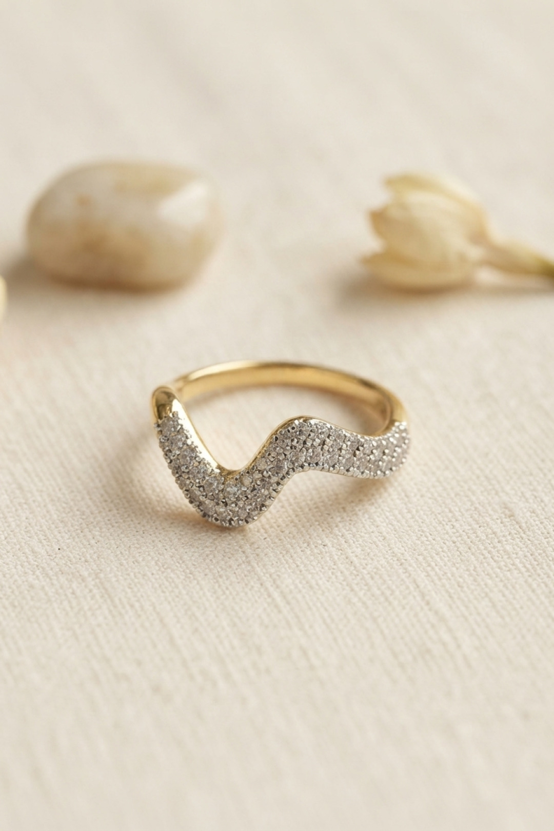 Gold Renk Zirkon Taşlı Dalga Model Kadın Yüzük
