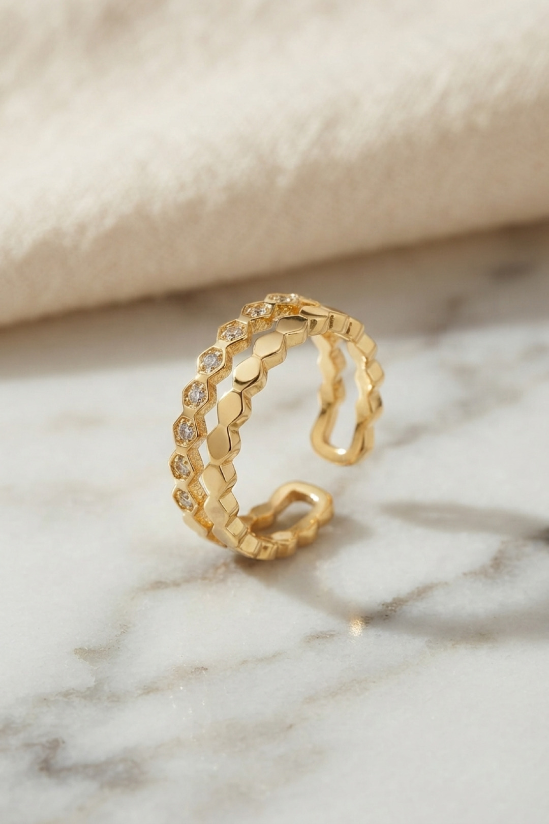 Gold Renk Sıralı Petek ve Zirkon Taşlı Model Kadın Yüzük