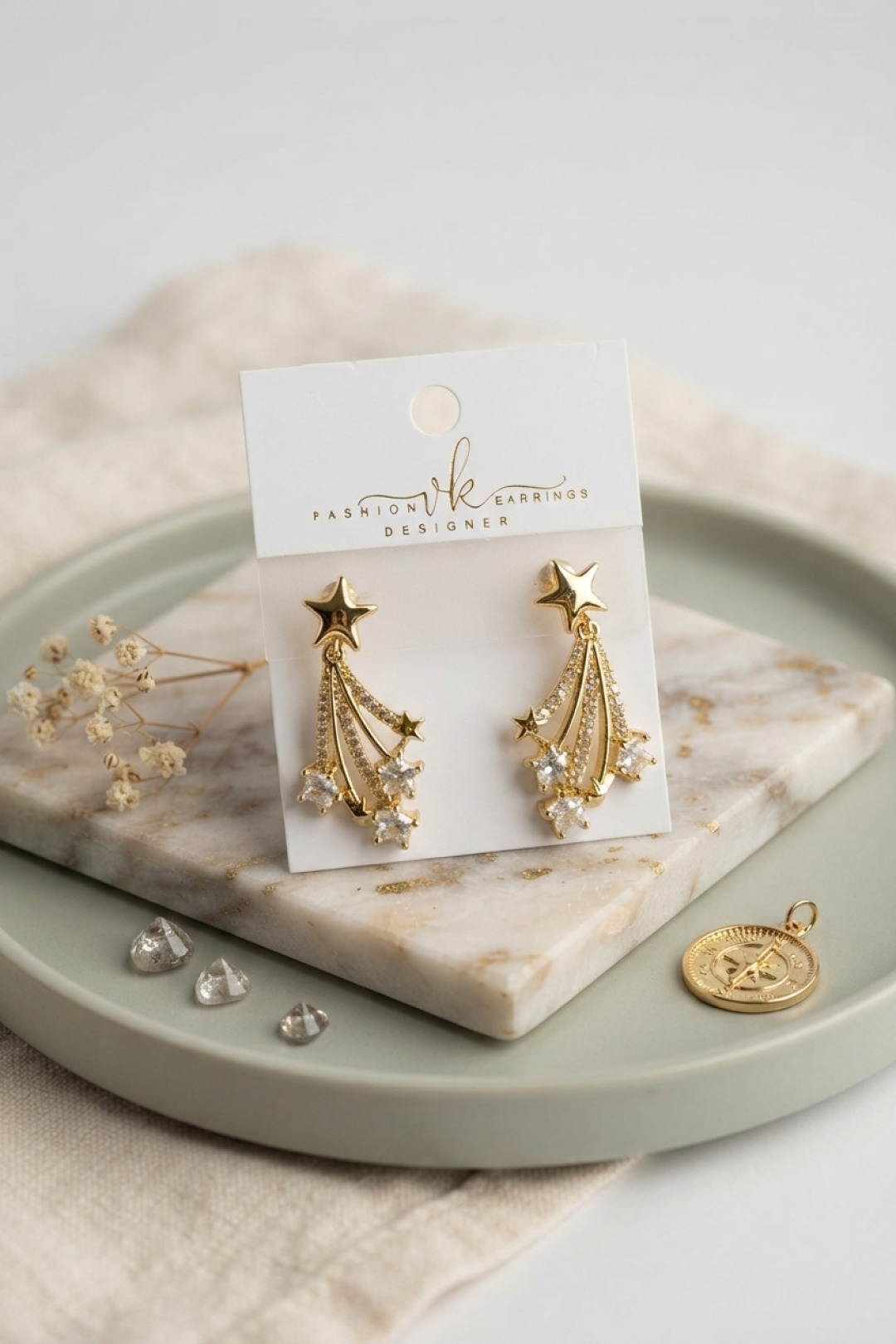 Gold Renk Zirkon Taşlı Halley Model Pirinç Kadın Küpe