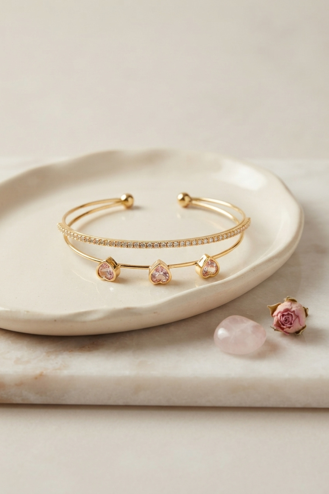 Pembe Kalp Model Zirkon Taşlı Gold Renk Kadın Bileklik