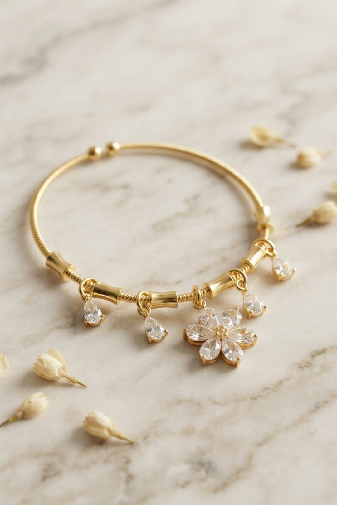 Pirinç Gold Renk YSX Lotus Model Charmlı Bileklik