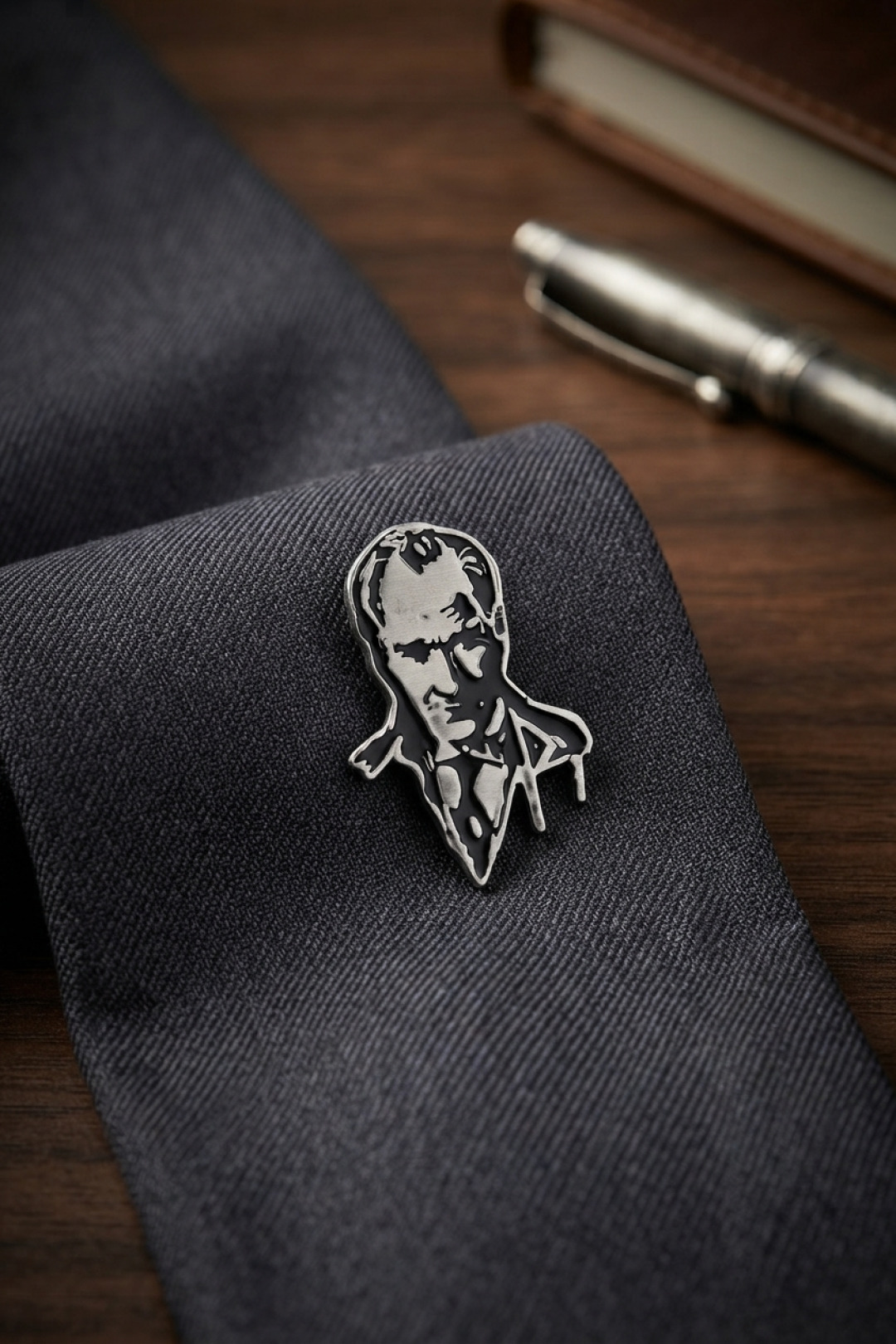 Atatürk Porte Gümüş Renk Pirinç Broş