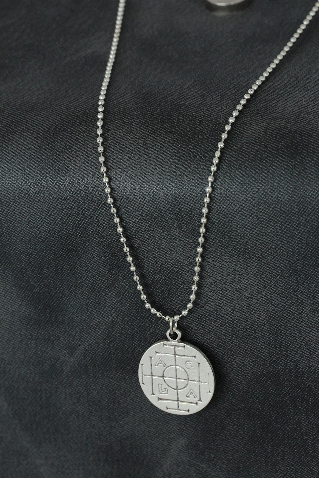 Madalyon Figürlü Metal Erkek Kolye